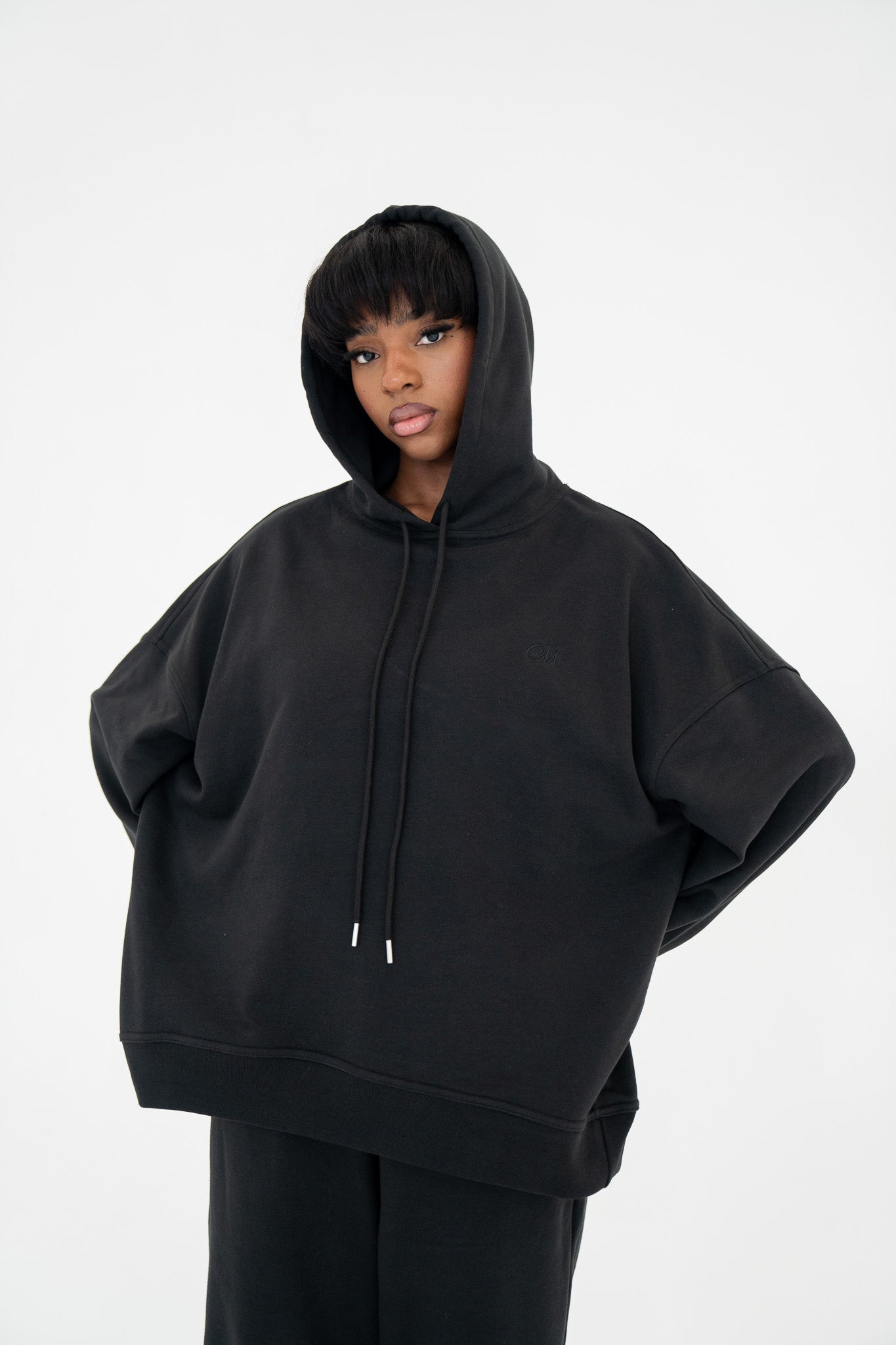 hoodies-noir-890ltr-1.jpg