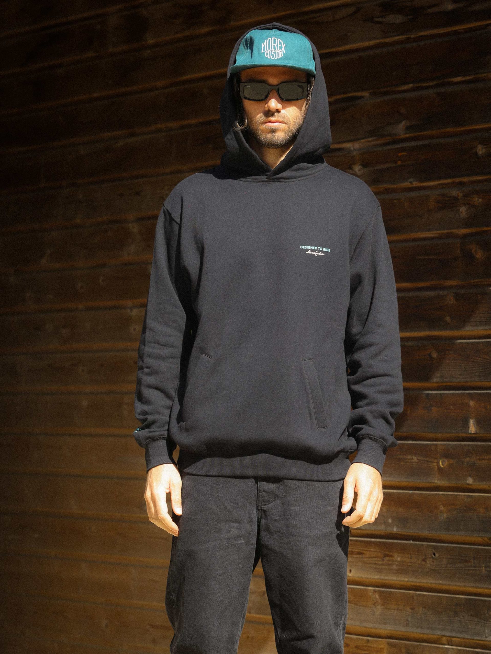 pull-a-capuche-noir-homme-661odh-1.jpg