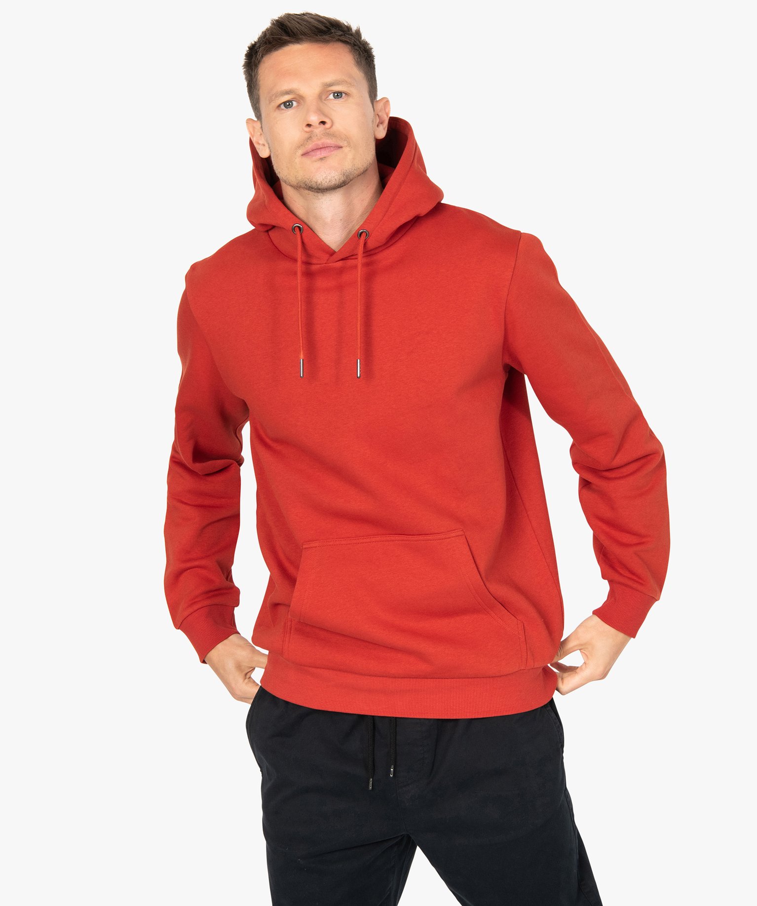 sweat-a-capuche-rouge-homme-654uvo.jpg