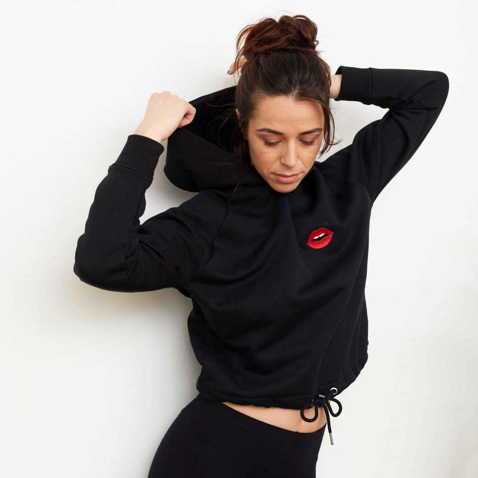sweat-noir-a-capuche-femme-180fnc-1.jpg