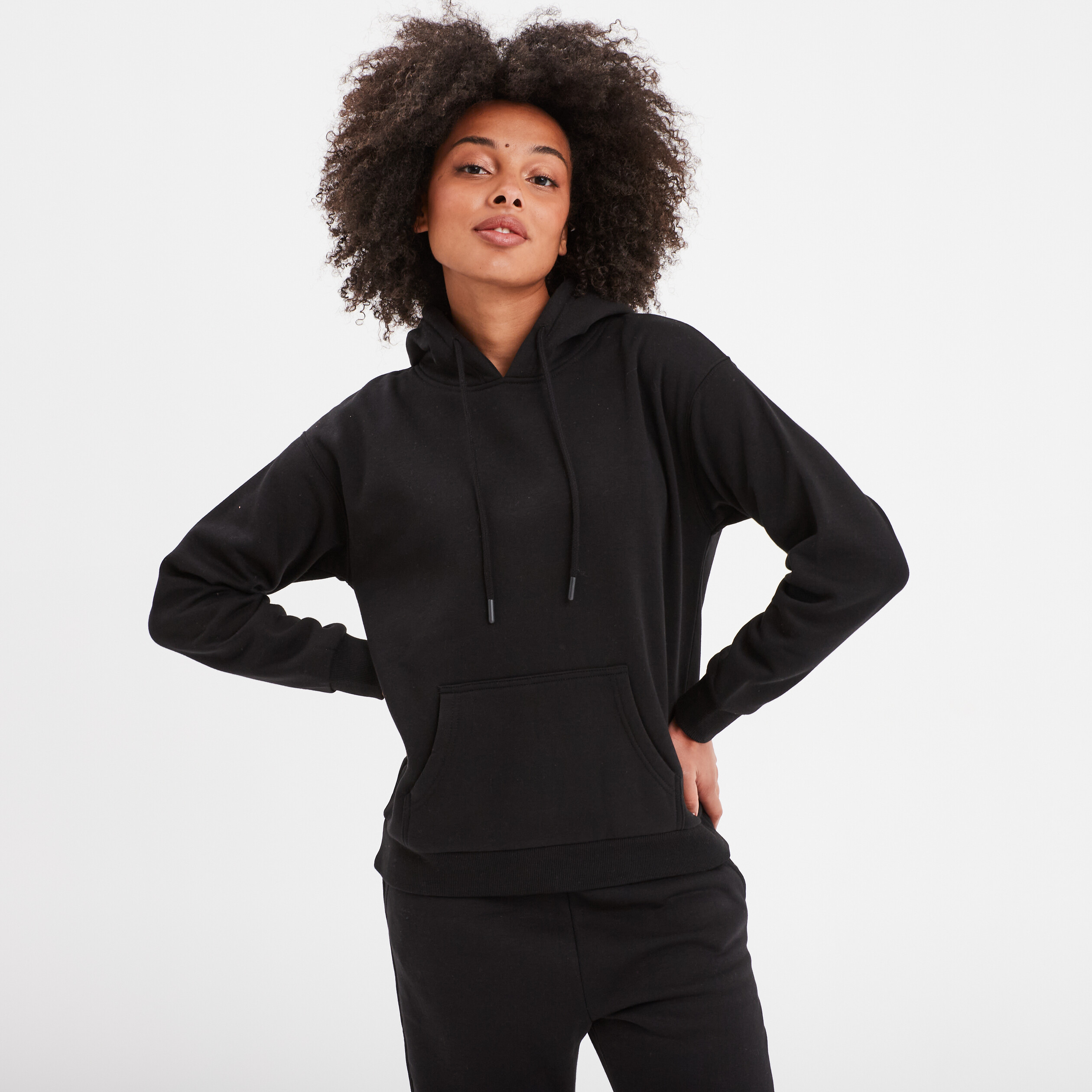sweat-noir-capuche-femme-755qyq-1.jpg