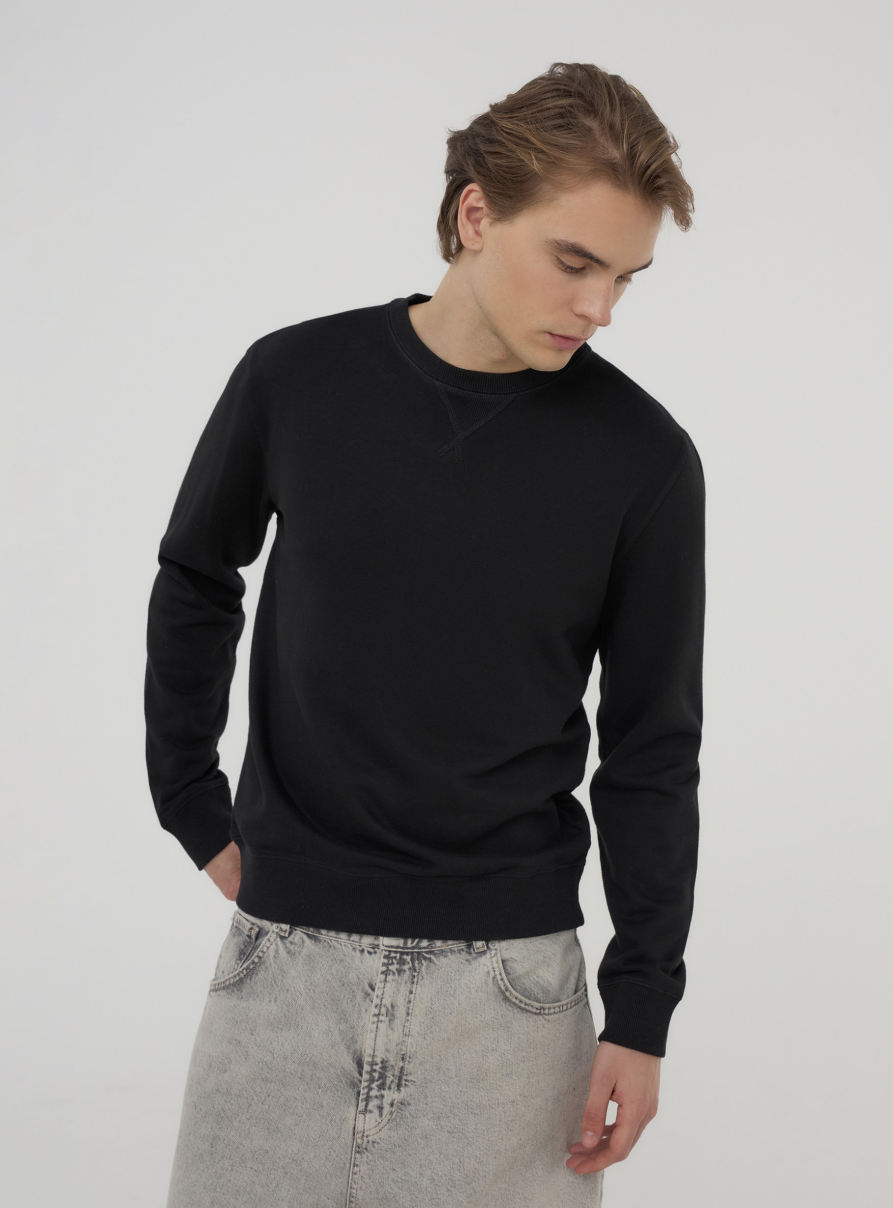 sweat-noir-sans-capuche-783rlg-1.jpg