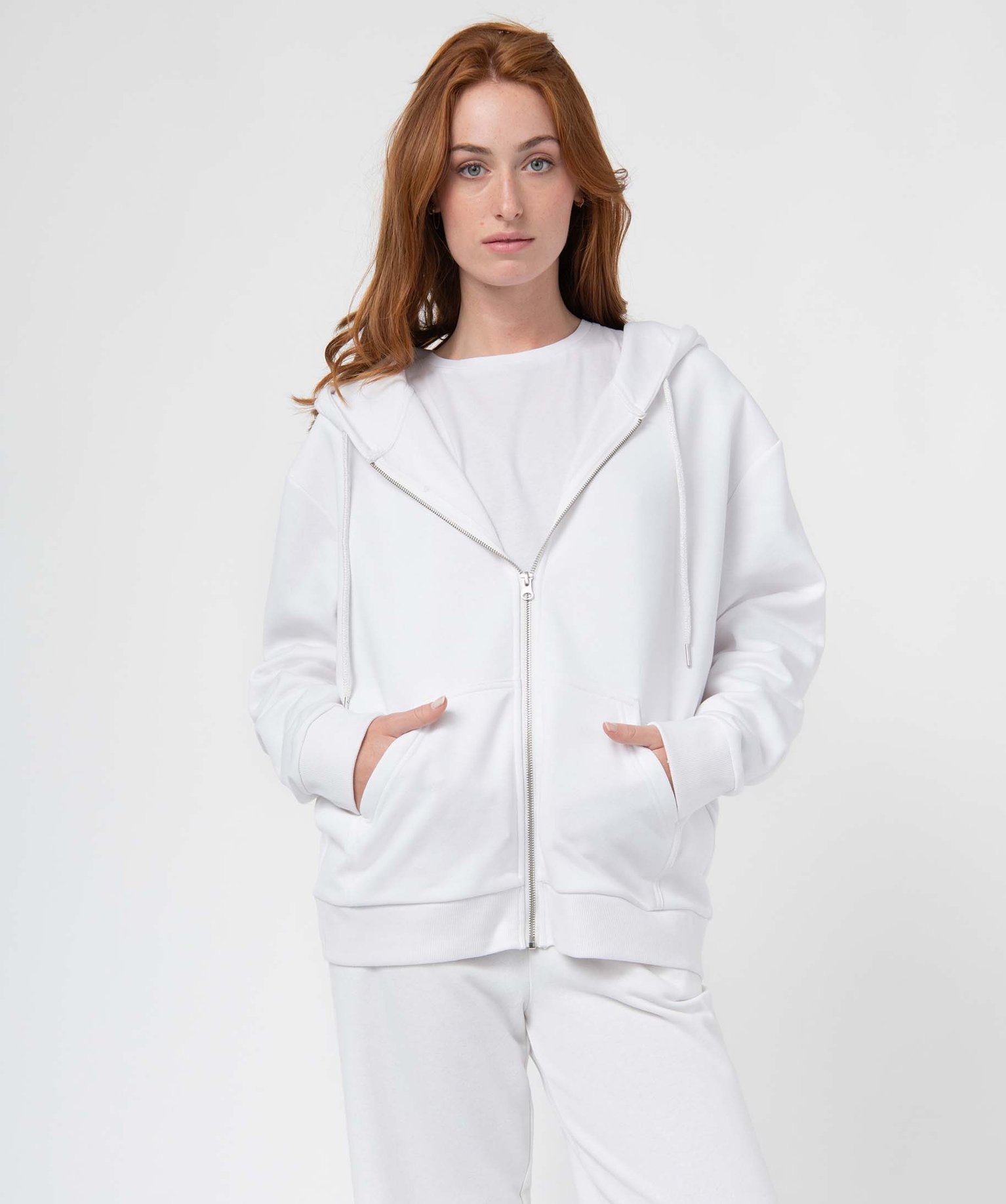 sweat-zippe-blanc-femme-750xdk.jpg